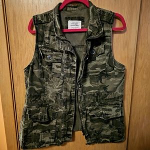 Camouflage Vest XL Ashley by 26 International